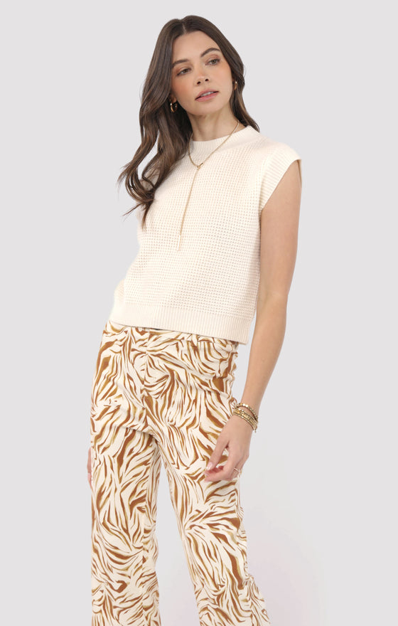 CHILL BEATS SLEEVELESS SWEATER