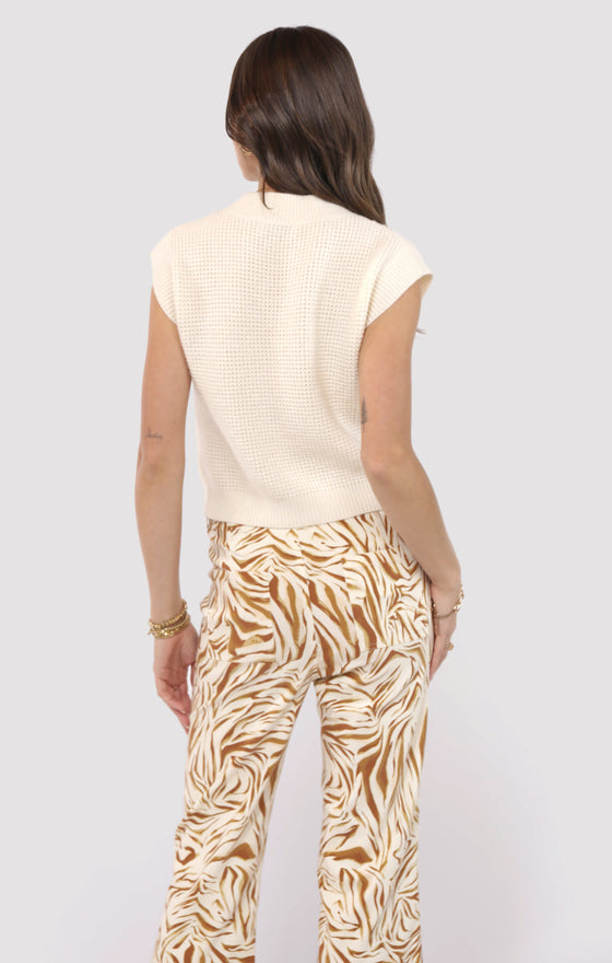 CHILL BEATS SLEEVELESS SWEATER
