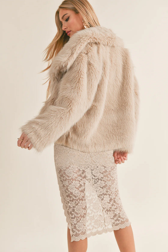 HEARTBEAT LARGE COLLAR VEGAN FUR JACKET