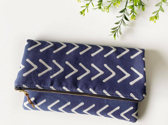 LARGE FOLDOVER CLUTCH  in navy and white arrow