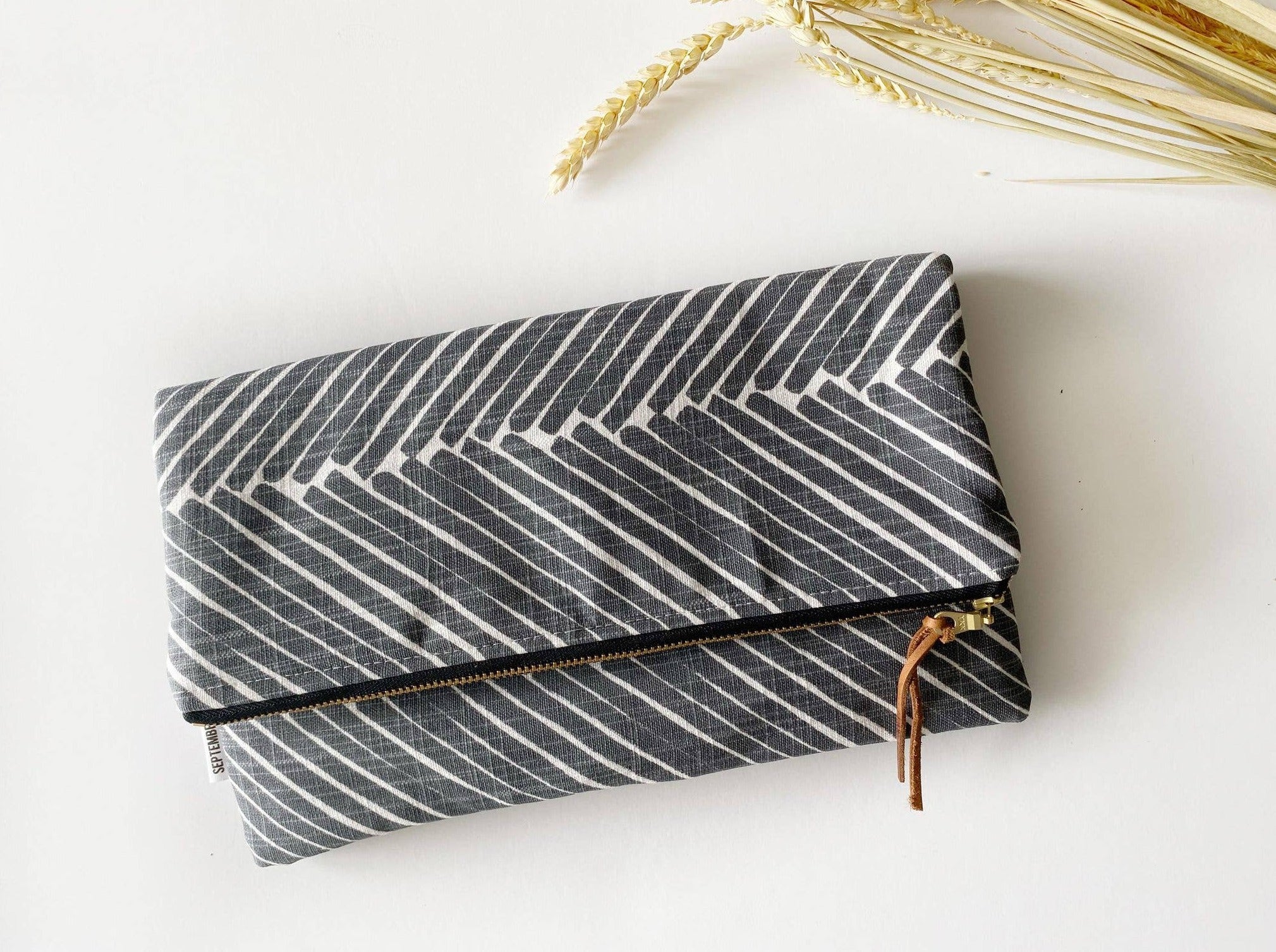 LARGE FOLDOVER CLUTCH in gray griffin