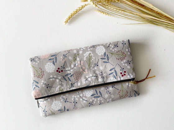 LARGE FOLDOVER CLUTCH in gray floral